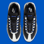 Nike Air Max 95 Medium Blue noire et grise avec empiècements dégradés, détails bleu Medium Blue et unités Air visibles.