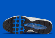 Nike Air Max 95 Medium Blue noire et grise avec empiècements dégradés, détails bleu Medium Blue et unités Air visibles.