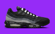 Nike Air Max 95 Grey Gradient noire et grise avec panneaux en dégradé Anthracite, Light Smoke Grey et Pure Platinum et unités Air Max visibles.