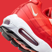 Sneakers Nike Air Max 95 Picante Red rouges et noires en mesh et matières synthétiques avec amorti Air Max visible. Zoom extérieur 