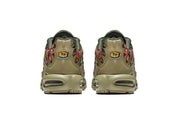 Nike Air Max Plus Digi Camo Olive d’occasion, mesh respirant avec motif camouflage numérique vert olive, technologie Tuned Air, sneaker en bon état général.