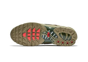 Nike Air Max Plus Digi Camo Olive d’occasion, mesh respirant avec motif camouflage numérique vert olive, technologie Tuned Air, sneaker en bon état général.