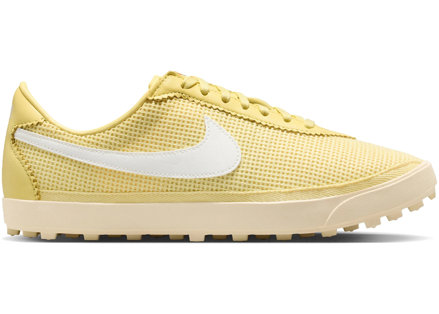 Sneaker Nike Astrograbber Textile Soft Yellow Sail en textile jaune pastel et suède crème avec semelle rétro vintage.