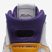 Sneakers Nike Kobe 1 Protro Think 16 Close Out en mesh respirant avec amorti Air Zoom+ premium et design performance.Vue zoomer arrière 
