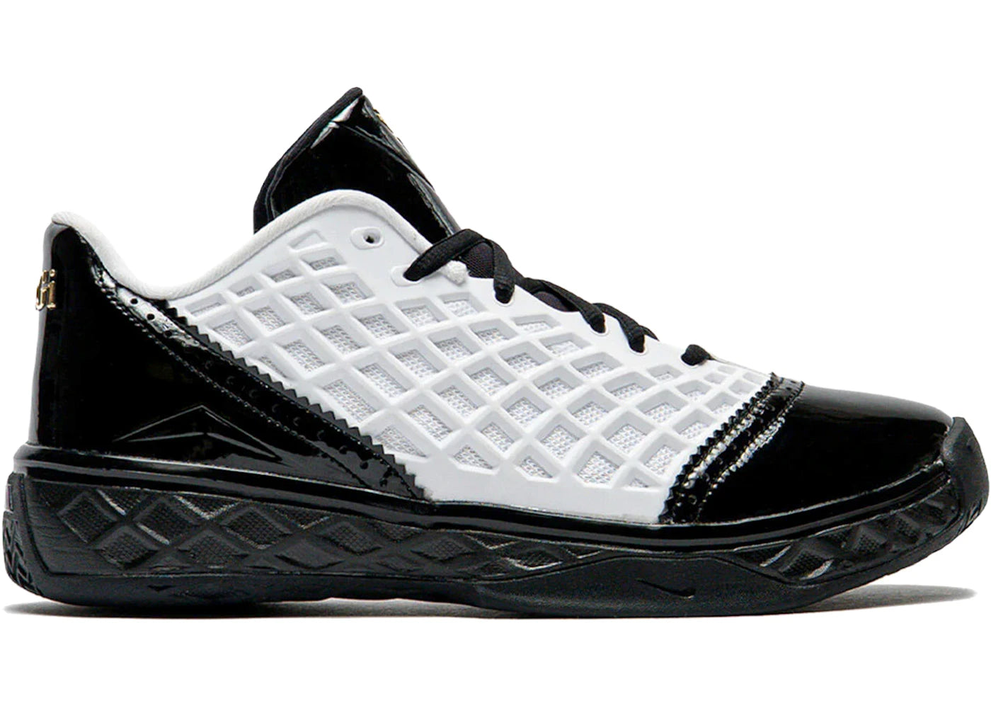 Nike Kobe 3 Low Protro blanche noire et dorée en mesh technique avec amorti Zoom Air et détails Metallic Gold premium. vue de profil