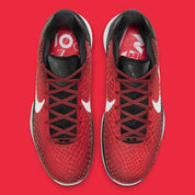 Image de la Nike Kobe 6 Protro ‘Challenge Red All-Star’ – chaussure de basketball rouge vif avec texture snakeskin, accents noirs et blancs, amorti Zoom Air Turbo, semelle traction compacte. Vue de dessus.