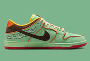 chaussure de ville Nike Dunk SB vert d'eau, marron, rouge, orange, swooch marron, vue de profil