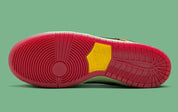 chaussure de ville Nike Dunk SB vert d'eau, marron, rouge, orange, swooch marron, vue du dessous