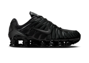 Nike Shox TL Black Metallic Silver noires avec détails Metallic Silver et amorti Nike Shox sur toute la longueur.