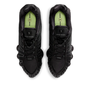 Nike Shox TL Black Metallic Silver noires avec détails Metallic Silver et amorti Nike Shox sur toute la longueur.