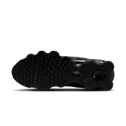 Nike Shox TL Black Metallic Silver noires avec détails Metallic Silver et amorti Nike Shox sur toute la longueur.