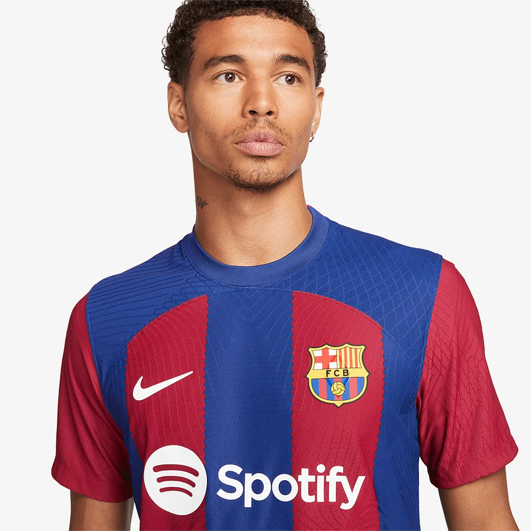 Nike FC Barcelona 23/24 Match Home Jersey Red/Blue, maillot domicile authentique du Barça rouge et bleu avec bandes blaugrana et technologie Dri-FIT ADV.