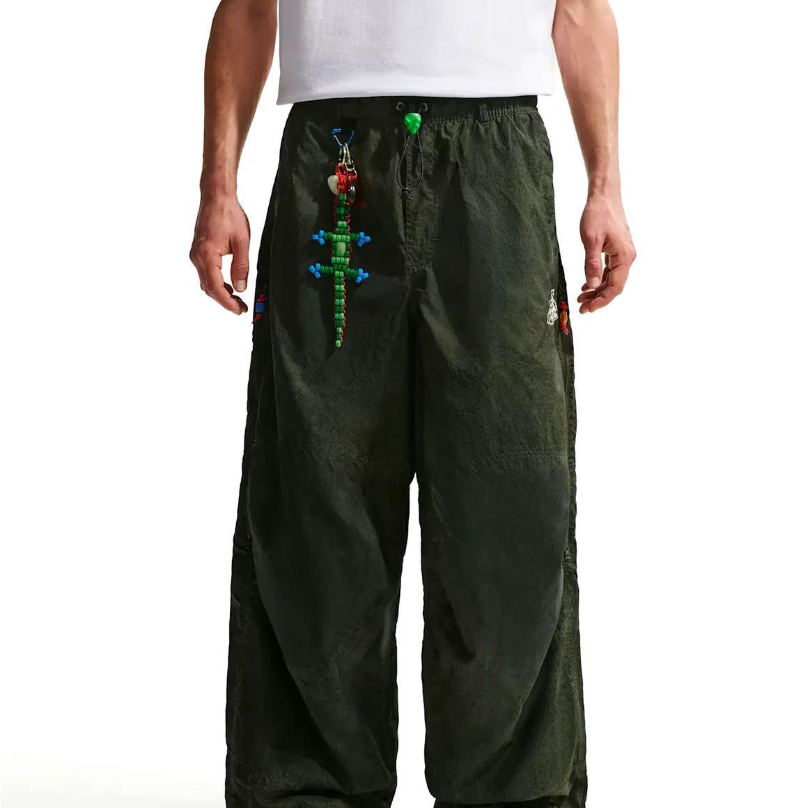 Nike ACG x CPFM Pant Multicolor, pantalon streetwear ample multicolore avec imprimé effet taches d’huile et détails techniques ACG.