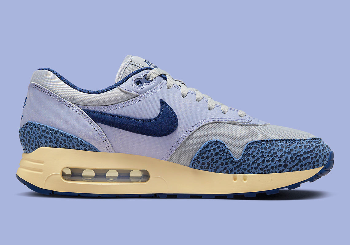 Nike Air Max 1 ’86 OG Big Bubble Lost Sketch, sneaker blanche et grise avec détails esquissés, mudguard rouge et bulle d’air surdimensionnée. (vue de profil intérieur)