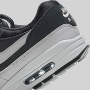 Nike Air Max 1 Essential Off Noir Vast Grey gris blanc sombre 