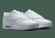 Chaussure de ville Nike Air Max 1 Vapor Green, blanc , gris , semelle confortable , vue de coté