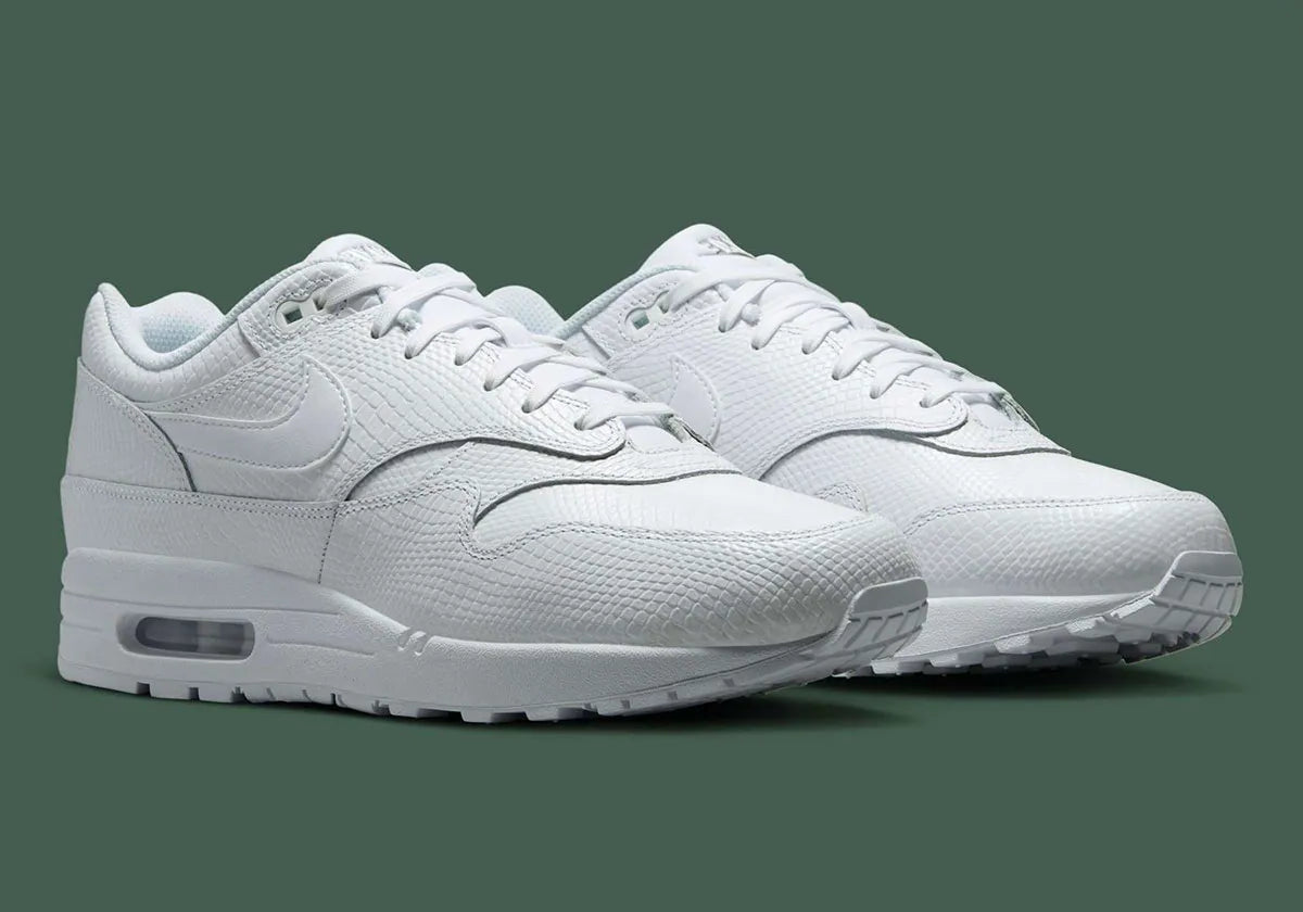 Chaussure de ville Nike Air Max 1 Vapor Green, blanc , gris , semelle confortable , vue de coté