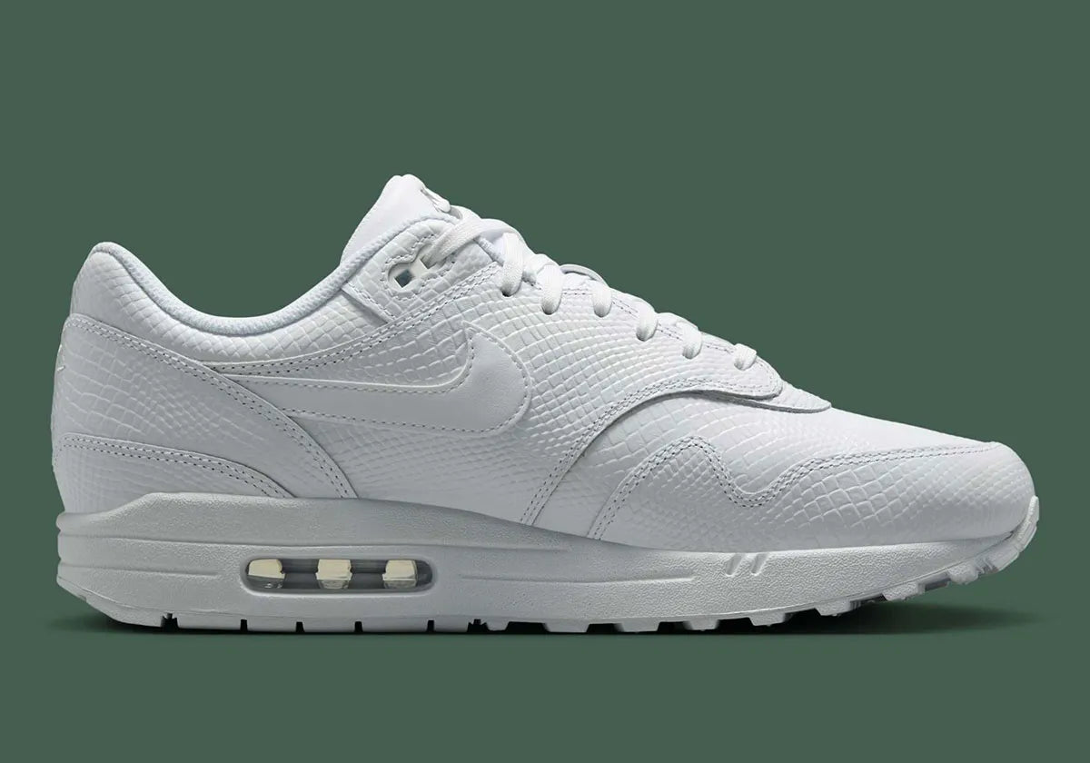 Chaussure de ville Nike Air Max 1 Vapor Green, blanc , gris , semelle confortable , vue de profil