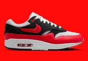 Chaussure de ville Nike Air Max 1 Flips A New Take On , rouge , blanc , noir ,semelle confortable , vue de profil