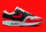 Chaussure de ville Nike Air Max 1 Flips A New Take On , rouge , blanc , noir ,semelle confortable , vue de profil