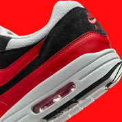 Chaussure de ville Nike Air Max 1 Flips A New Take On , rouge , blanc , noir ,semelle confortable , vue de coté