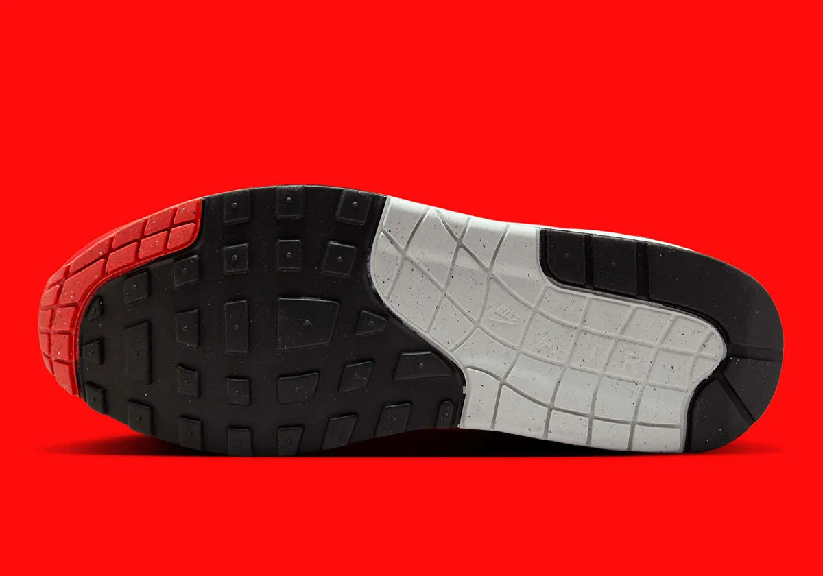 Chaussure de ville Nike Air Max 1 Flips A New Take On , rouge , blanc , noir ,semelle confortable , vue du dessous