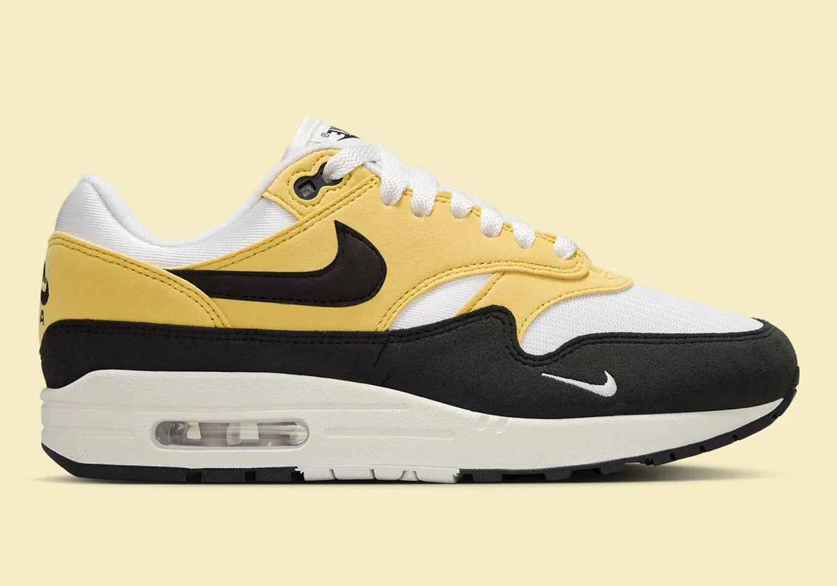 Chaussure de ville Nike Air Max 1 Saturn Gold , noir , blanc , semelle confortable , vue de profil