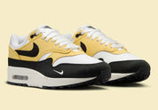 Chaussure de ville Nike Air Max 1 Saturn Gold , noir , blanc , semelle confortable , vue de 3/4