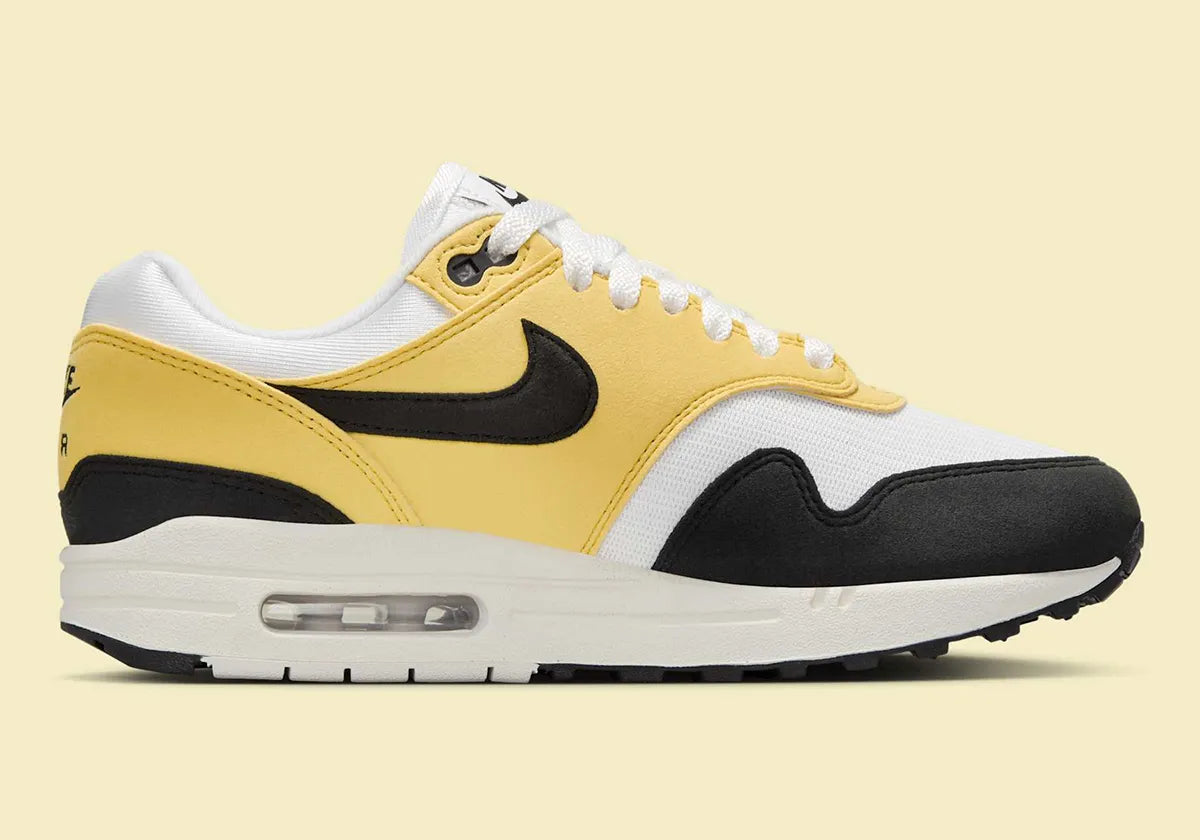 Chaussure de ville Nike Air Max 1 Saturn Gold , noir , blanc , semelle confortable , vue de profil