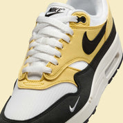 Chaussure de ville Nike Air Max 1 Saturn Gold , noir , blanc , semelle confortable , vue de coté