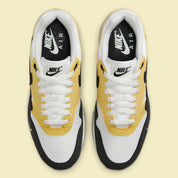Chaussure de ville Nike Air Max 1 Saturn Gold , noir , blanc , semelle confortable , vue de haut
