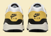 Chaussure de ville Nike Air Max 1 Saturn Gold , noir , blanc , semelle confortable , vue de derrière