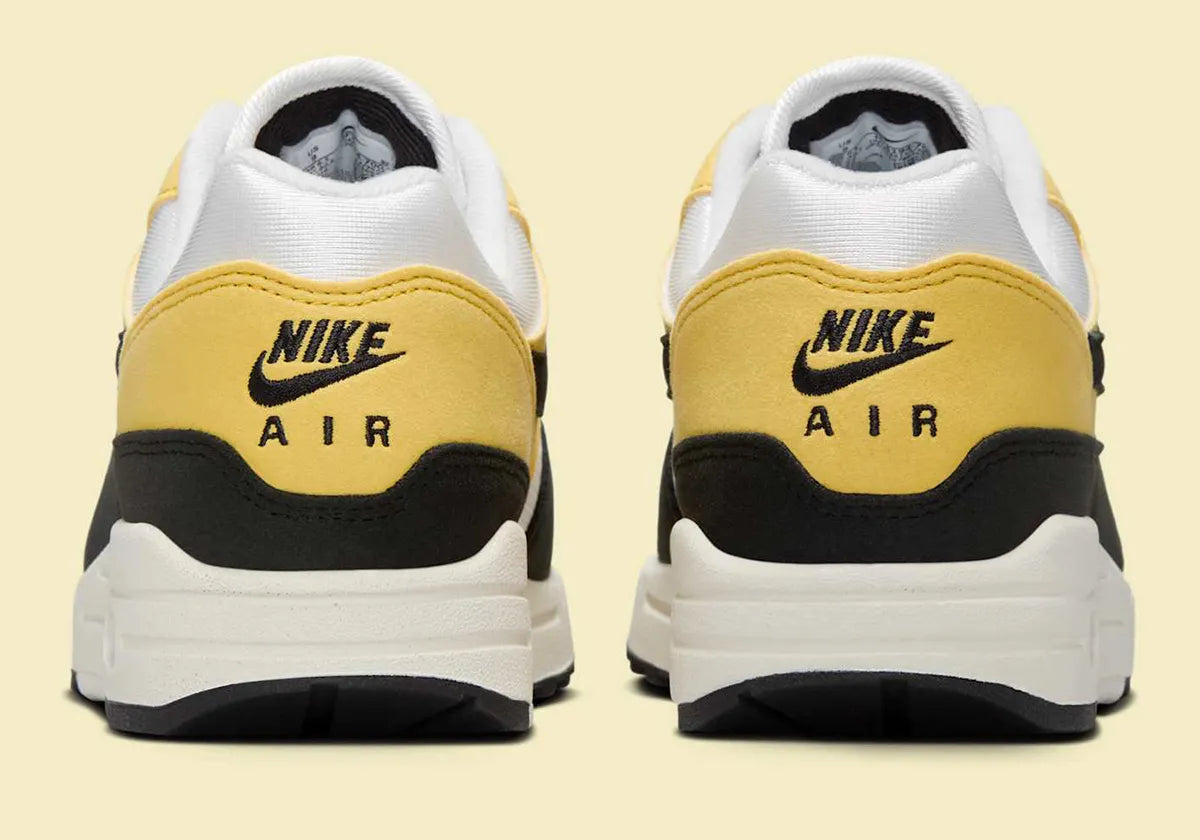 Chaussure de ville Nike Air Max 1 Saturn Gold , noir , blanc , semelle confortable , vue de derrière