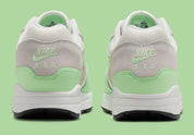 Chaussure de ville Nike Air Max 1 Vapor Green, blanc , gris , semelle confortable , vue de derrière