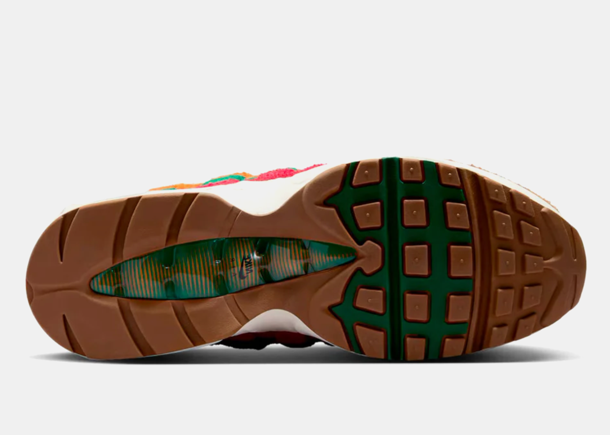 Nike Air Max 95 OG Big Bubble 7-Eleven avec tige en mesh, cuir et daim, détails verts, rouges et orange, unités Max Air Big Bubble visibles et semelle extérieure en caoutchouc.