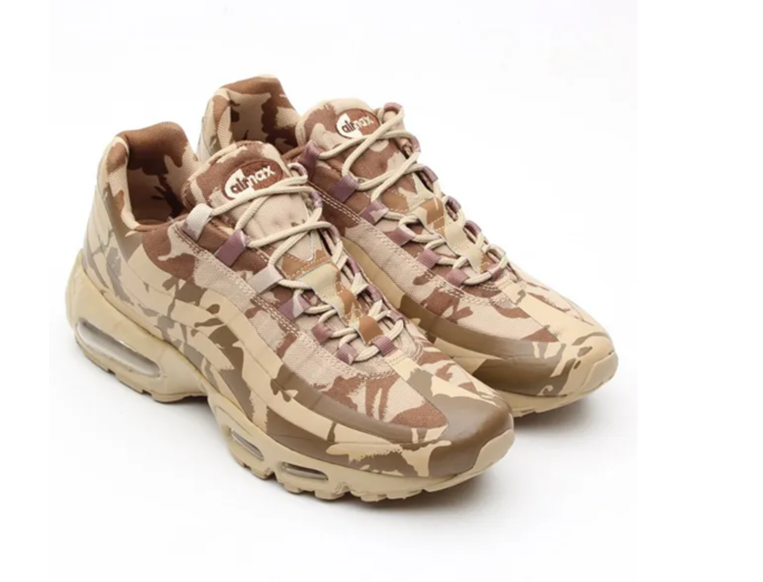 Nike Air Max 95 UK Camo beige et marron avec imprimé camouflage sable, panneaux multicouches et unités Max Air visibles.