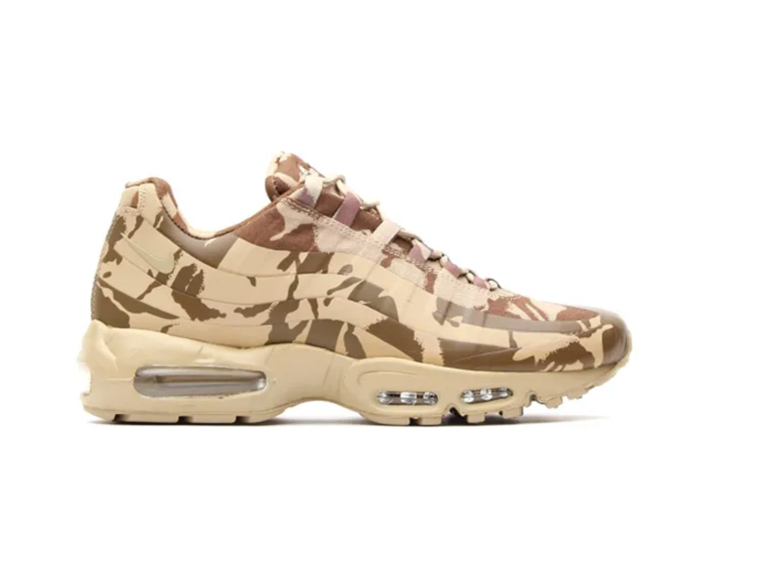Nike Air Max 95 UK Camo beige et marron avec imprimé camouflage sable, panneaux multicouches et unités Max Air visibles.