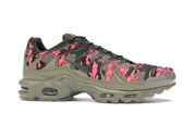 Nike Air Max Plus Digi Camo Olive d’occasion, mesh respirant avec motif camouflage numérique vert olive, technologie Tuned Air, sneaker en bon état général.