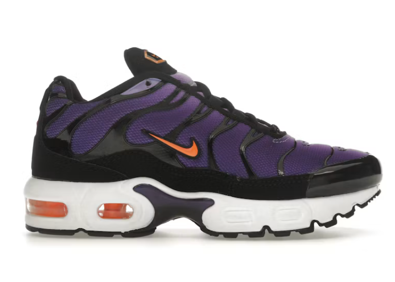 Nike Air Max Plus OG Voltage Purple 2024 (PS) CD0610-024 en mesh violet avec renforts noirs, détails orange et amorti Air visible.