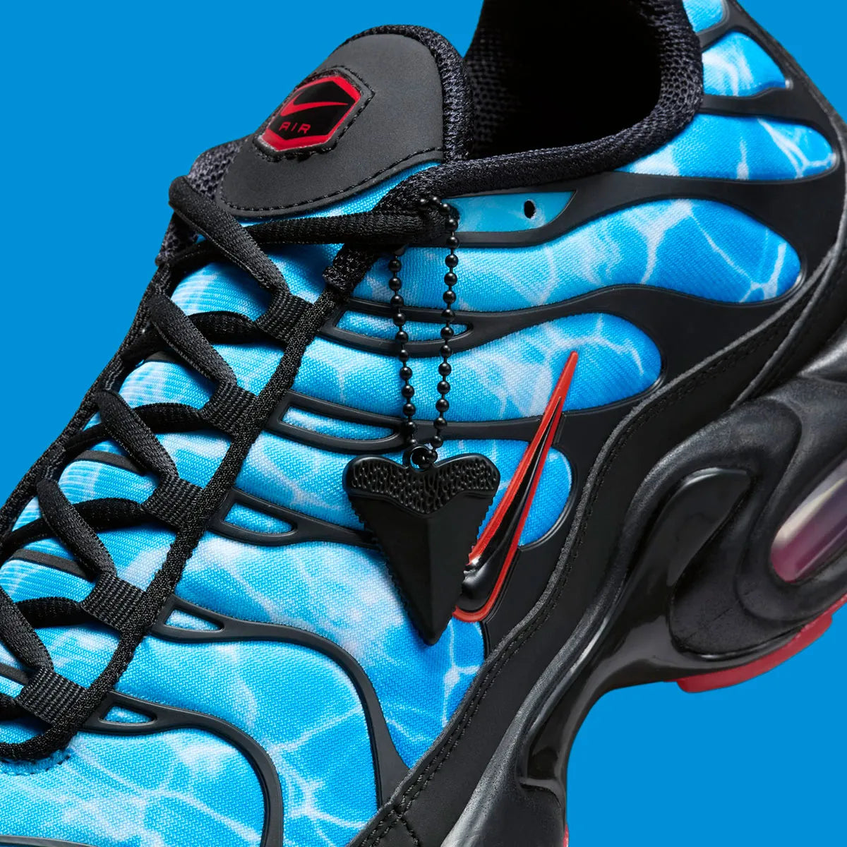 Nike Air Max Plus Shark Attack requin mer eau noir rouge 