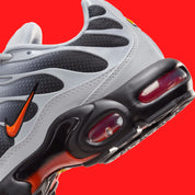 Nike Air Max Plus Wolf Grey Picante Red gris orange rouge noir 