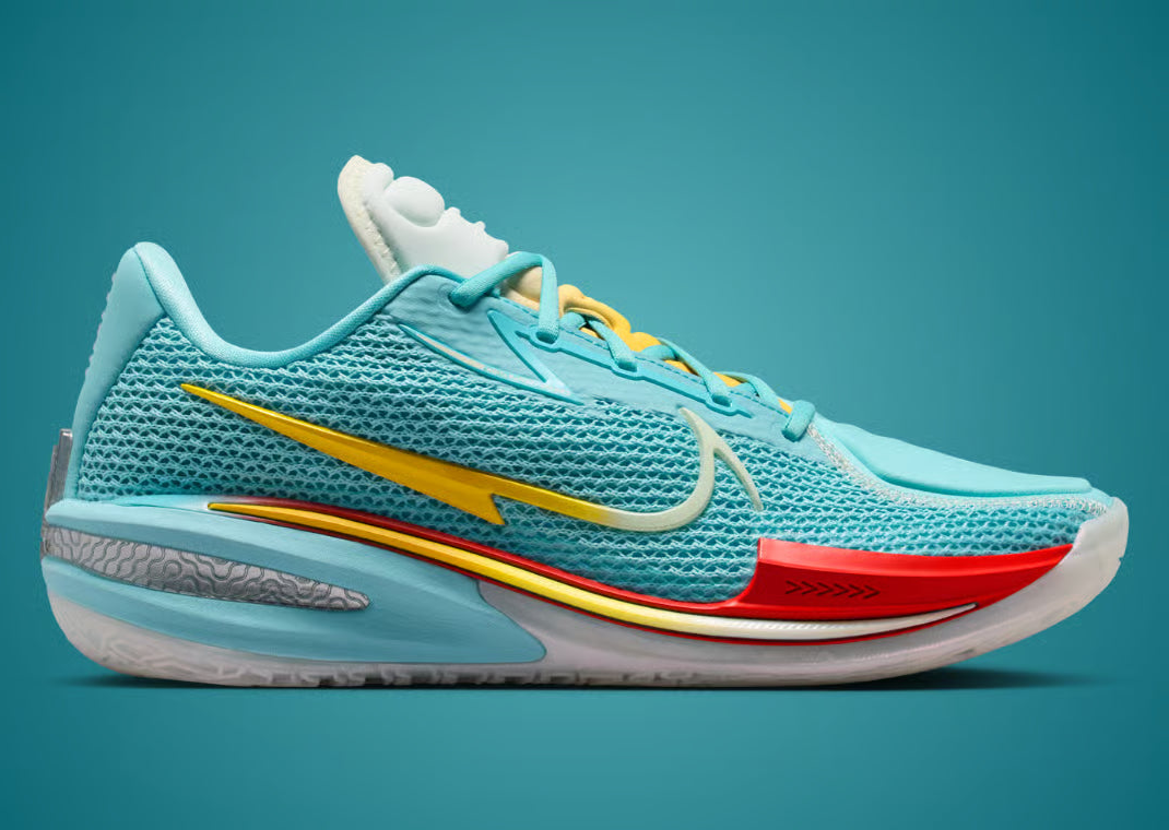 Nike Air Zoom GT Cut Titan x Dylan Harper Bleached Aqua en mesh bleu turquoise avec amorti Zoom Air et design performance basketball moderne.