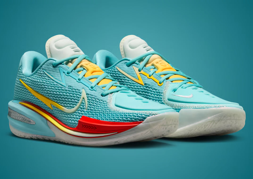 Nike Air Zoom GT Cut Titan x Dylan Harper Bleached Aqua en mesh bleu turquoise avec amorti Zoom Air et design performance basketball moderne.