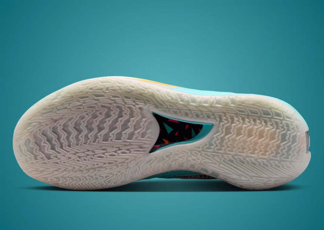 Nike Air Zoom GT Cut Titan x Dylan Harper Bleached Aqua en mesh bleu turquoise avec amorti Zoom Air et design performance basketball moderne.