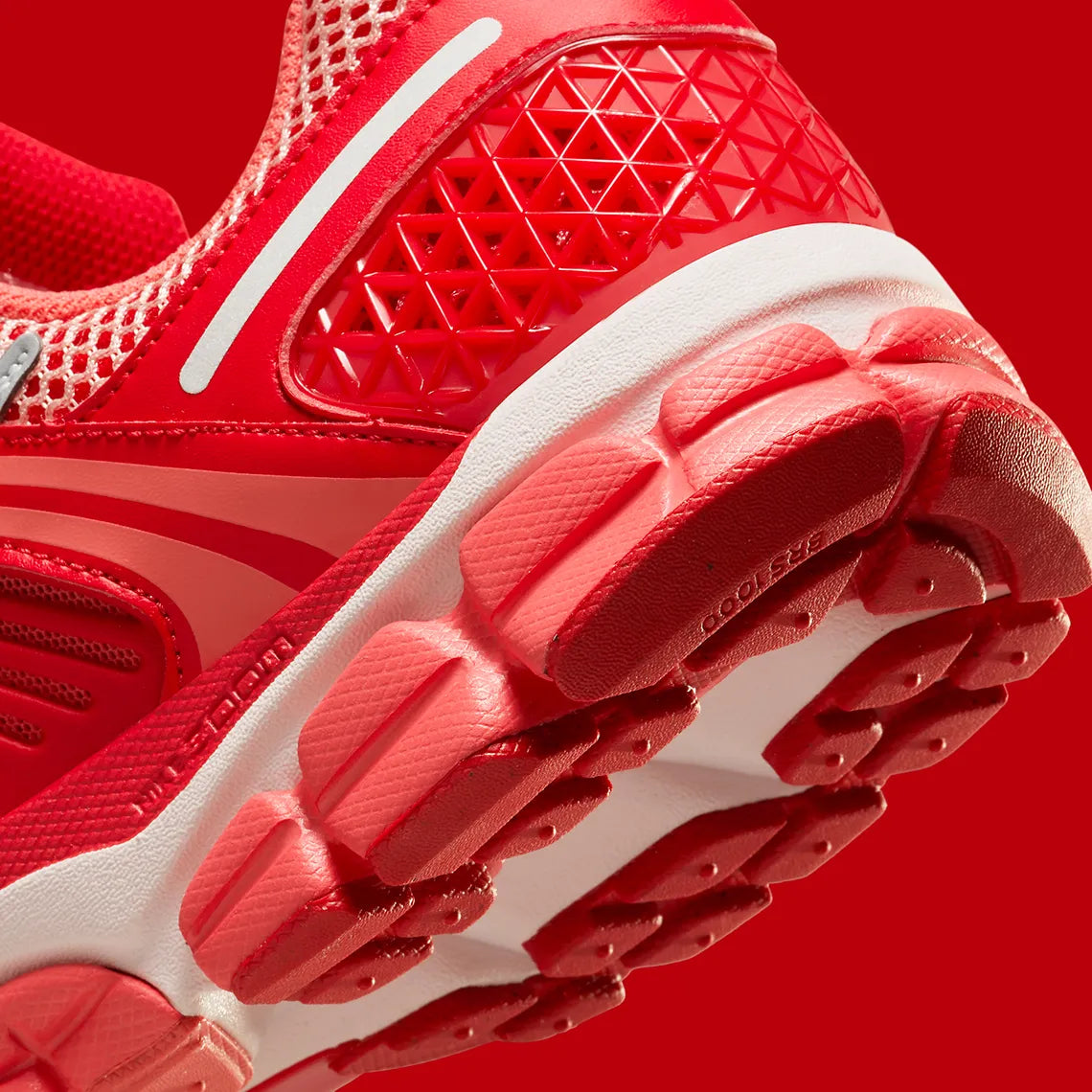 Nike Air Zoom Vomero 5 University Red blanc rouge argent