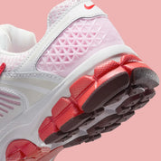 Nike Air Zoom Vomero 5 Valentine's Day blanc logo rouge rose coeur
