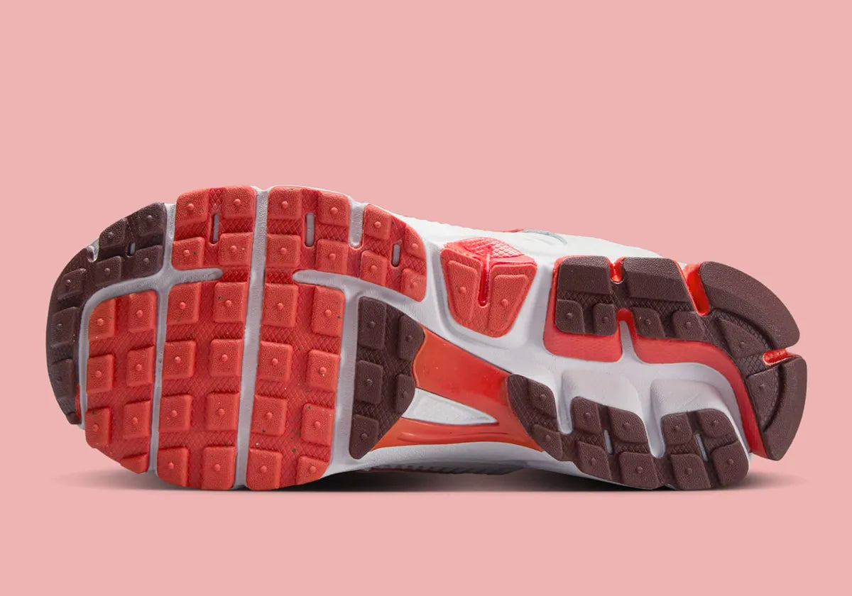 Nike Air Zoom Vomero 5 Valentine's Day blanc logo rouge rose coeur