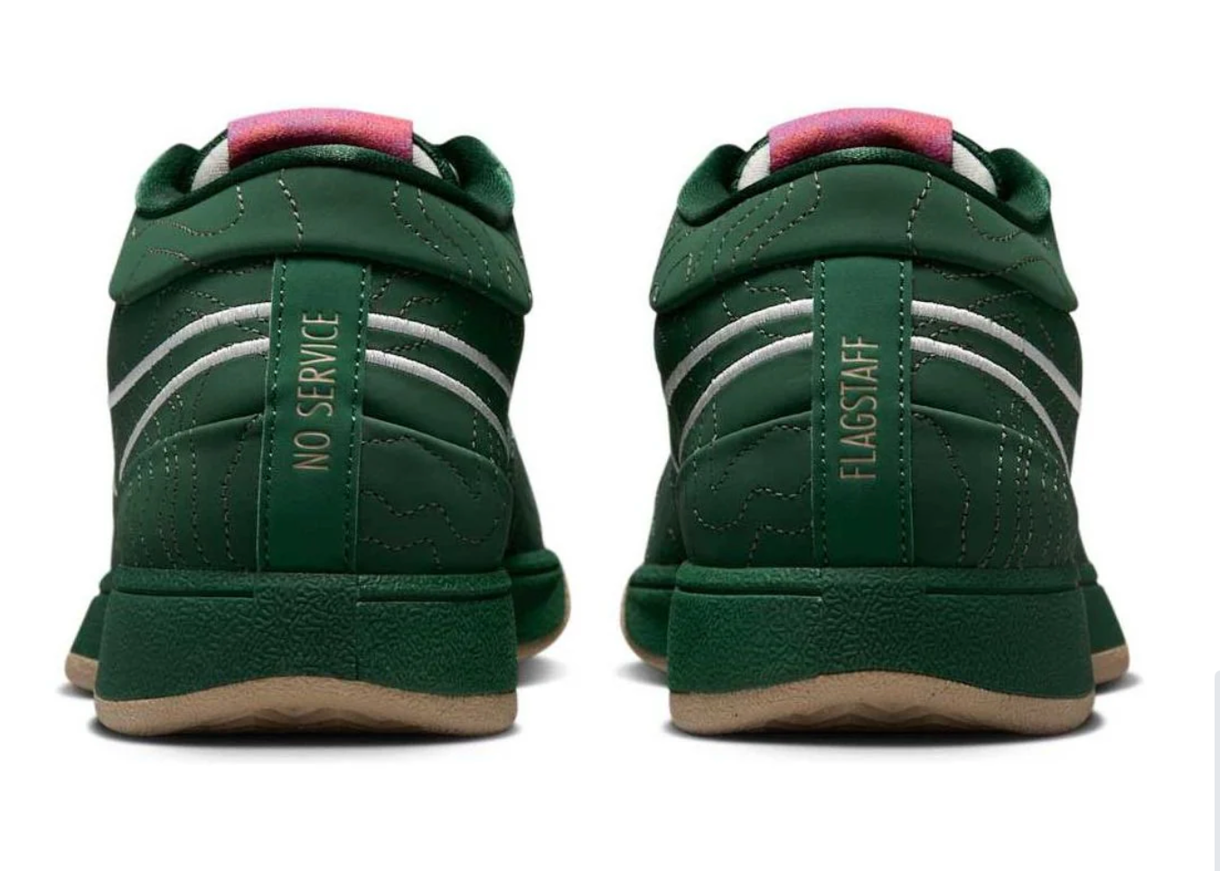 Nike Book 1 Flagstaff à silhouette basse, avec tige textile multicouche aux tons naturels, empiècements structurés, amorti Zoom Air et semelle extérieure en caoutchouc adhérente.