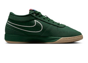 Nike Book 1 Flagstaff à silhouette basse, avec tige textile multicouche aux tons naturels, empiècements structurés, amorti Zoom Air et semelle extérieure en caoutchouc adhérente.