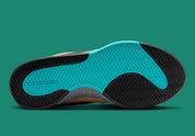 Nike Book 1 Mowabb à silhouette basse, avec tige textile aux tons naturels, empiècements structurés, accents contrastés, amorti Zoom Air et semelle extérieure adhérente.